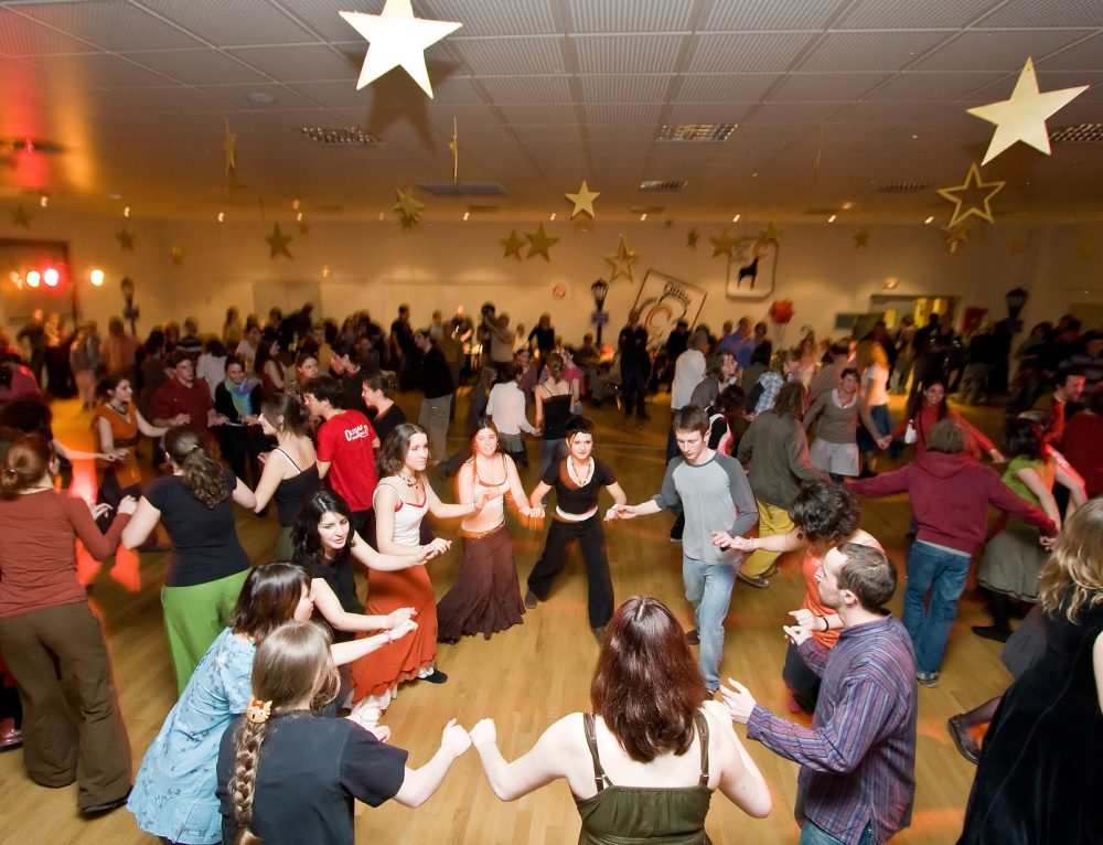 Découvrir le cours de danse folk en vidéo